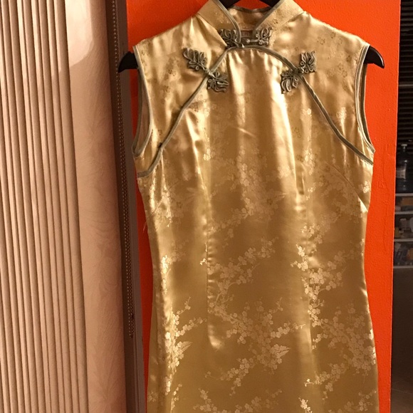 Classic Chinese dress - Picture 4 of 5